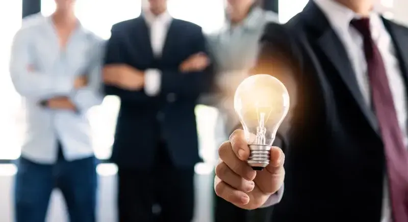 A person showing light bulb to represent insights